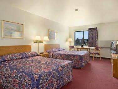 Hotel Super 8 By Wyndham Wisconsin Dells Habitación foto